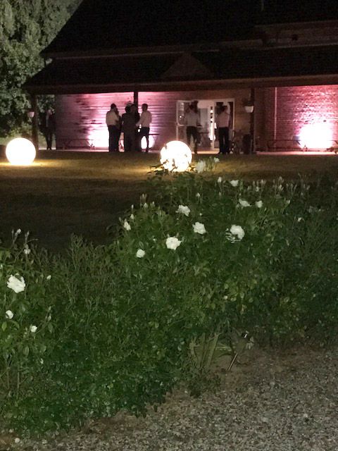 La grange des Triplés extérieur nuit