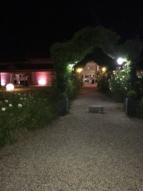 La grange des Triplés extérieur nuit