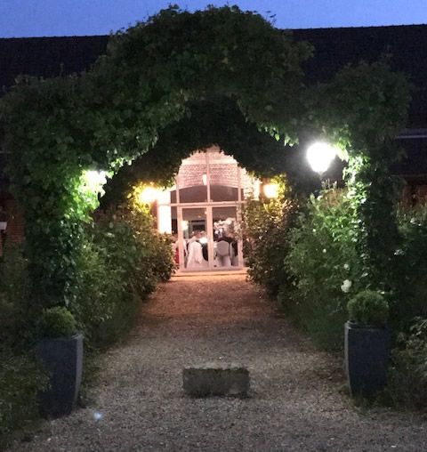 La grange des Triplés extérieur nuit