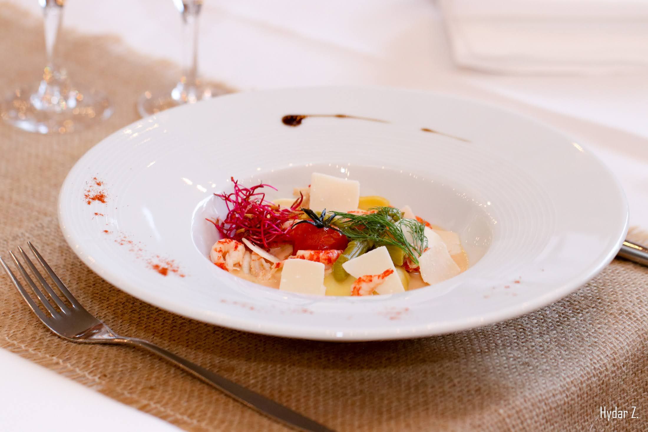 Ravioles aux écrevisses pointe d’asperges vertes crème de crustacés