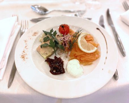 Déclinaison de saumon fumé et foie gras maison