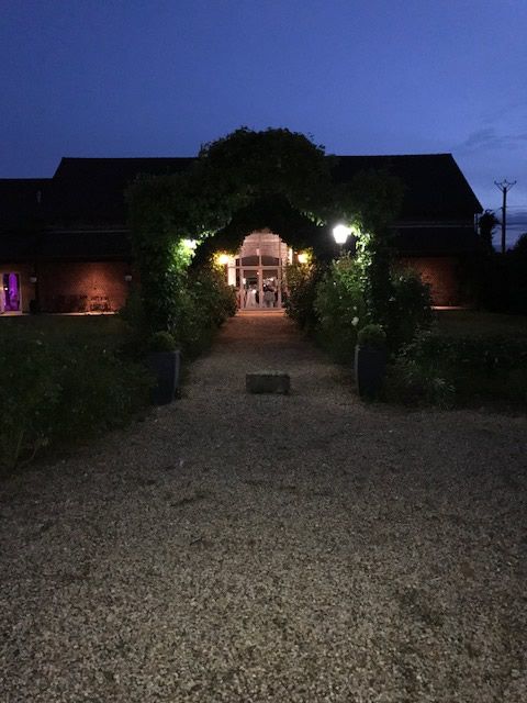 La grange des Triplés extérieur nuit